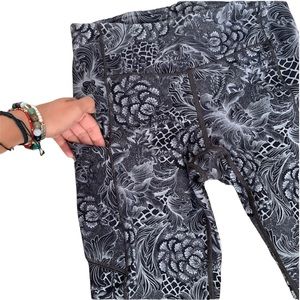 Lululemon black white floral print leggings